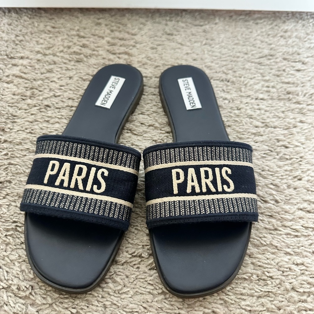 Steve madden flat.